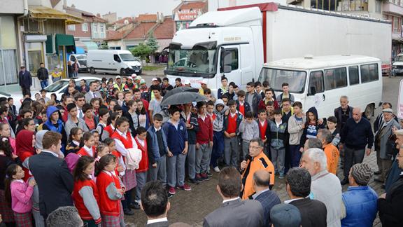 Bayır-Bucak Türkmen Kardeşlerimize Öğrencilerimizden Yardım