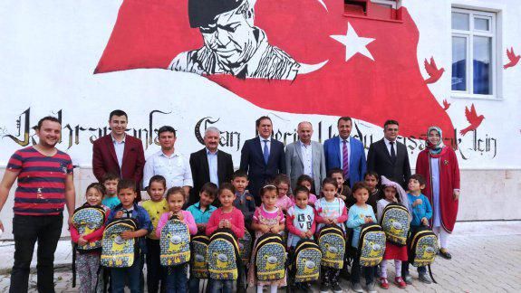 Afyonkarahisar PTT Başmüdürü´nün İlçemiz Yarışlı İlkokulunu Ziyareti
